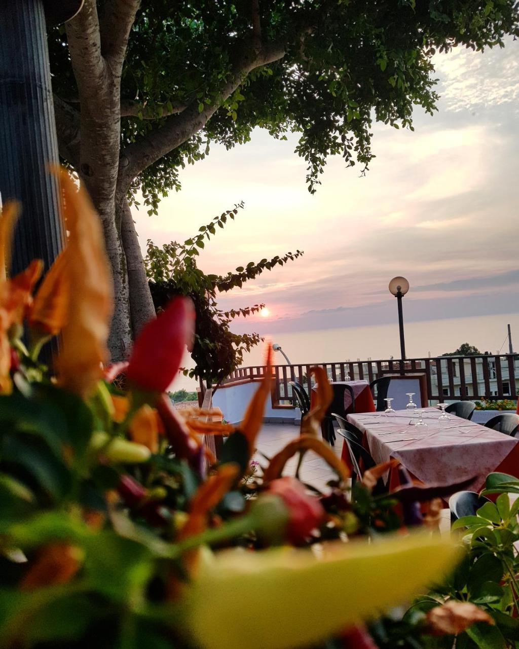San Carlo - Terrazzo Sul Mare Con Ristorante E Pizzeria Bed & Breakfast Zambrone Exterior photo